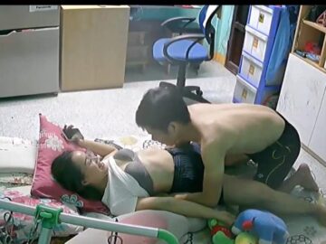 Một buổi tối của cô chủ nhiệm cùng chồng đụ nhau